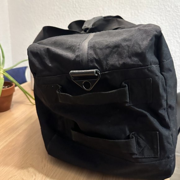 Herschel Supply Duffle Bag - Picture 2 of 3